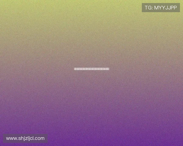 贝林厄姆与女友豪华游艇上甜蜜度假激情拥吻引热议